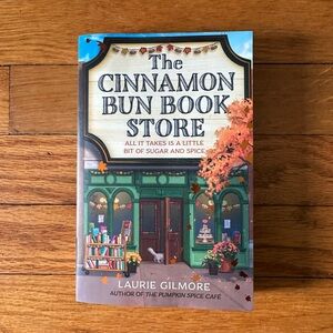 The Cinnamon Bun Book Store by Laurie Gilmore - paperback